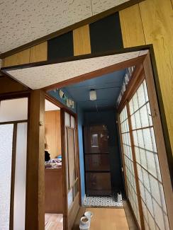 © Ayari Ito Der schmale Flur des Hauses in Kyoto